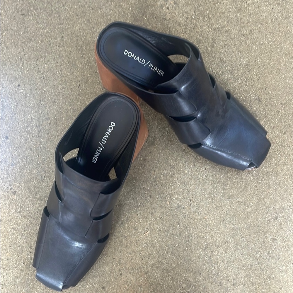 Donald J. Pliner Wedges